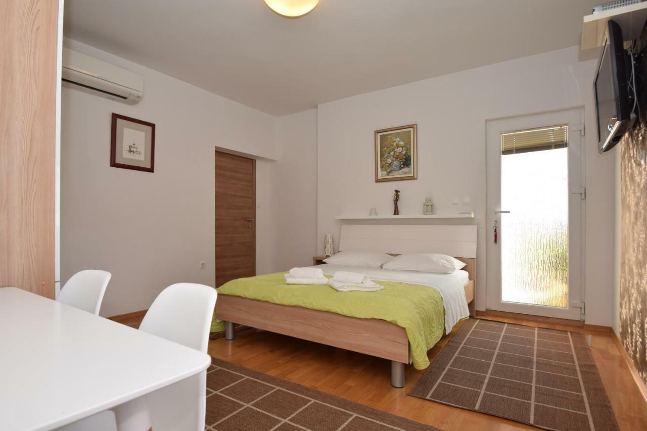 Apartment Smokrovic Starigrad Paklenica Bagian luar foto